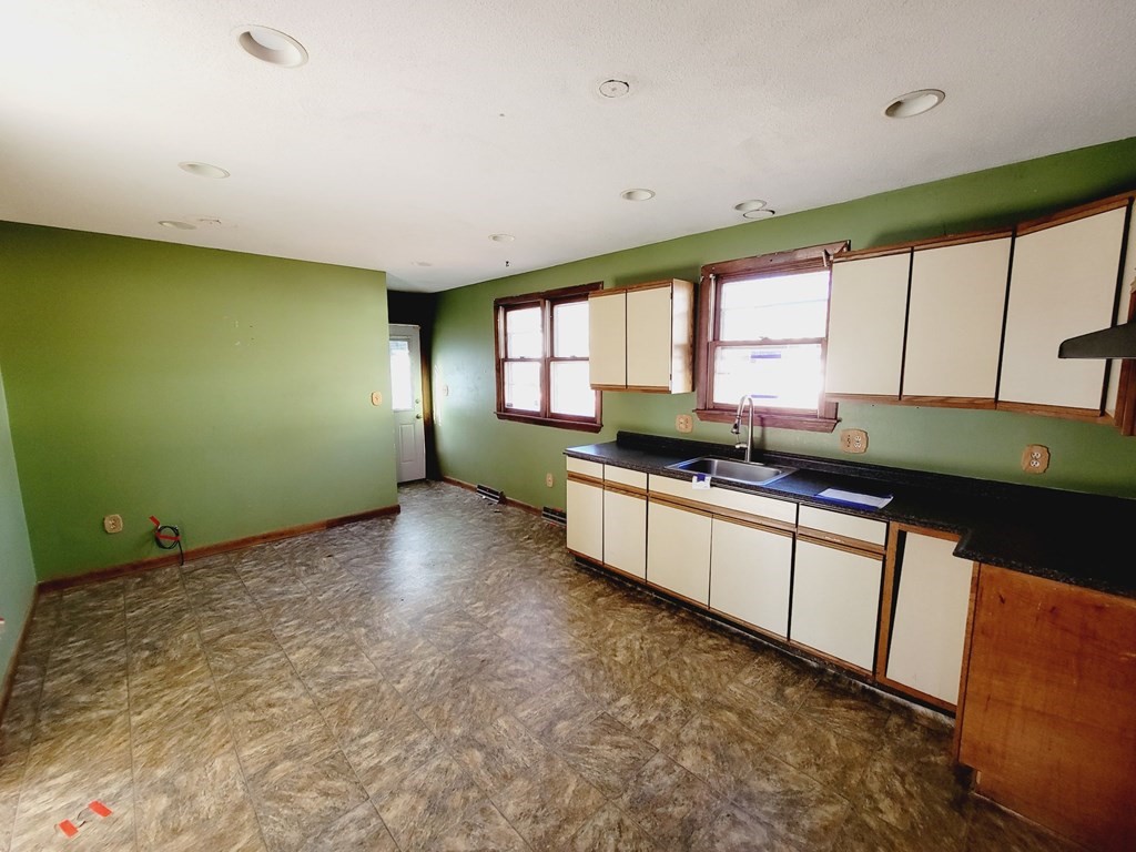 10 Rollins Street Springfield, MA 01109 - Photo 8 of 16 Gallery Image 8