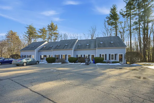 $325,000 | 20 Tanglewood Drive, Hampstead, NH 03826