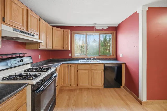 $325,000 | 20 Tanglewood Drive, Hampstead, NH 03826