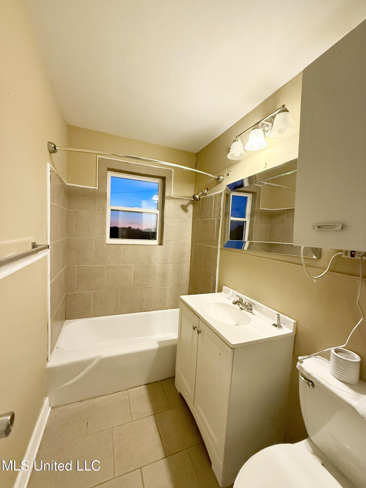 3767 East 4th Highway Holly Springs, MS 38635 - Photo 13 of 20 Bathroom