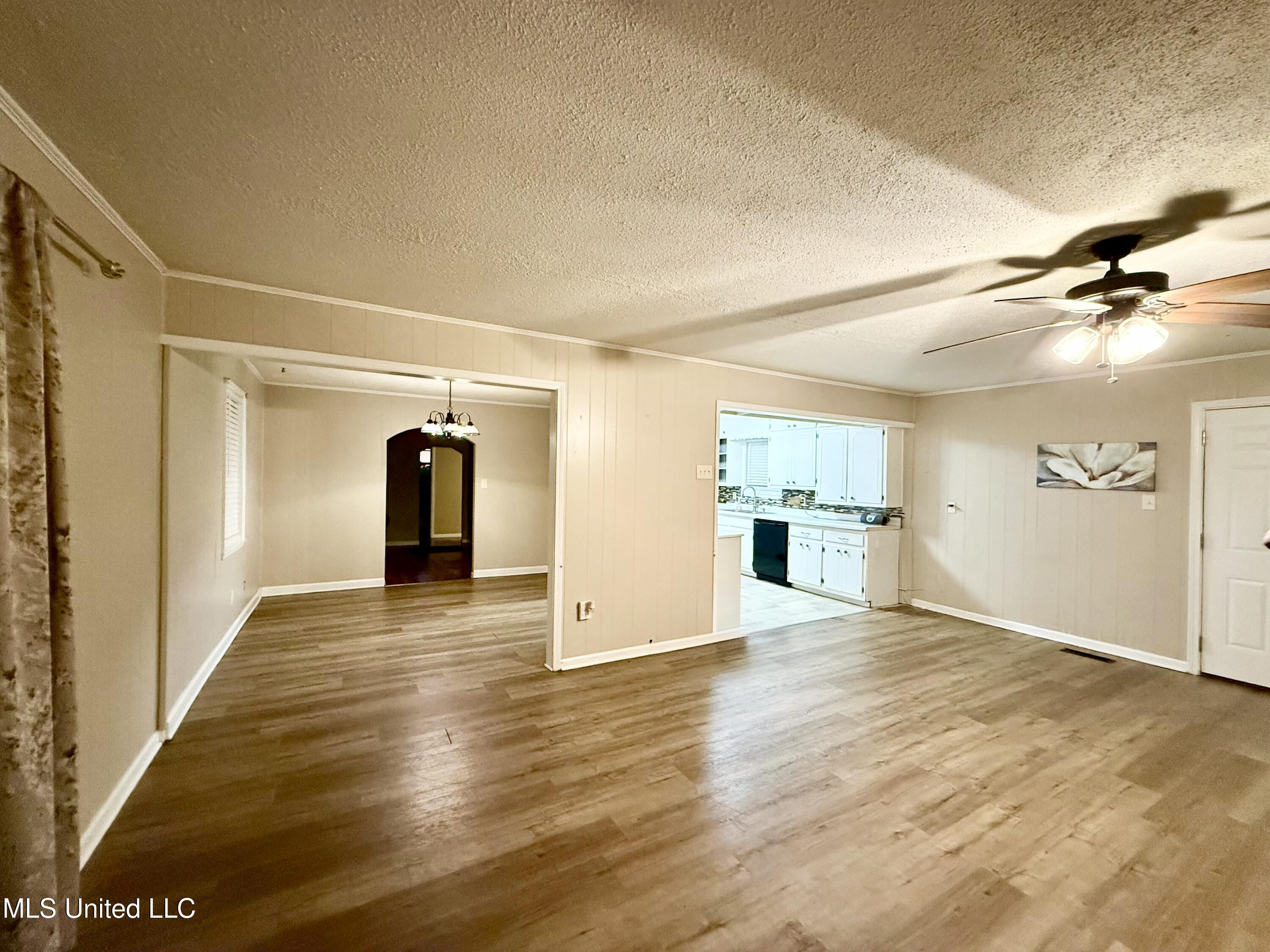3767 East 4th Highway Holly Springs, MS 38635 - Photo 2 of 20 Family Room