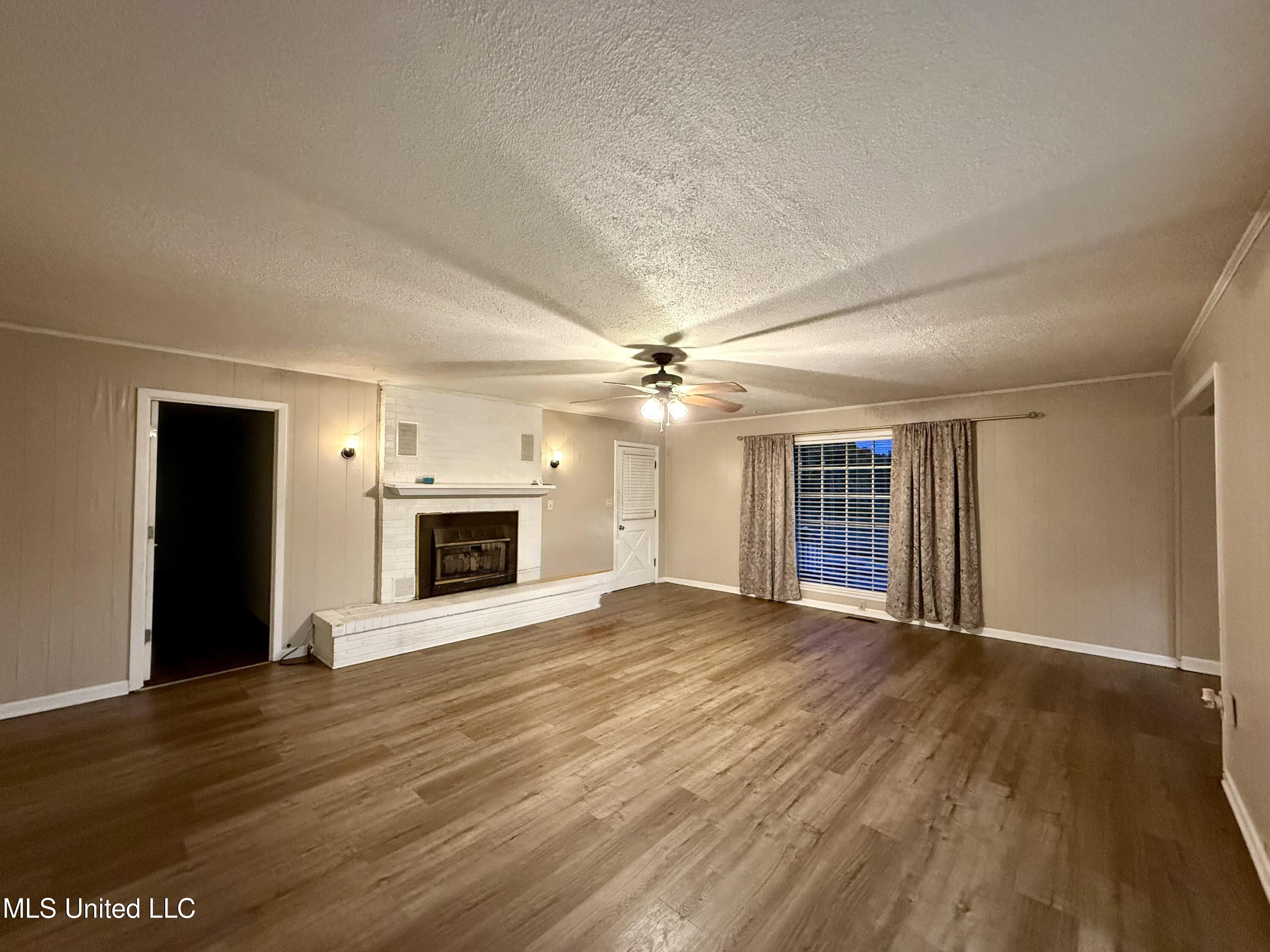 3767 East 4th Highway Holly Springs, MS 38635 - Photo 3 of 20 Family Room