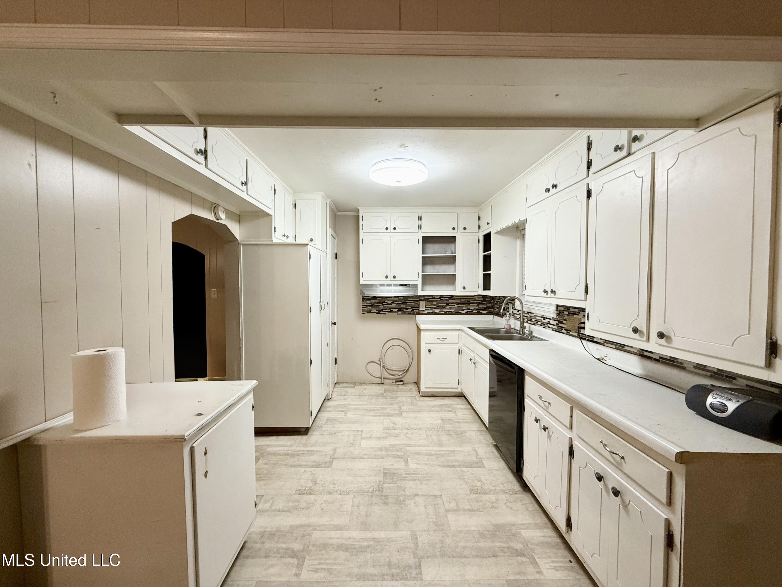 3767 East 4th Highway Holly Springs, MS 38635 - Photo 4 of 20 Kitchen