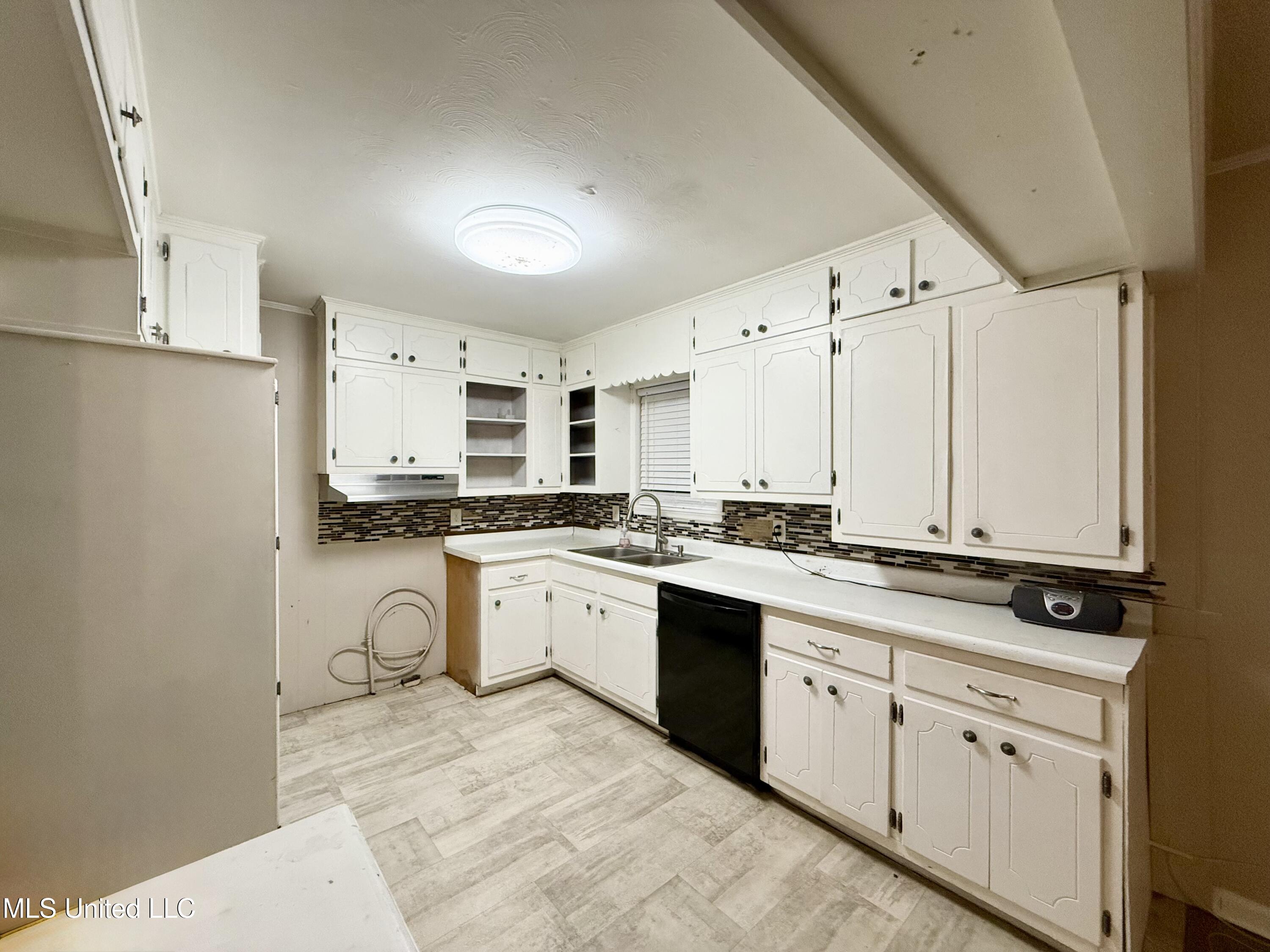 3767 East 4th Highway Holly Springs, MS 38635 - Photo 6 of 20 Kitchen