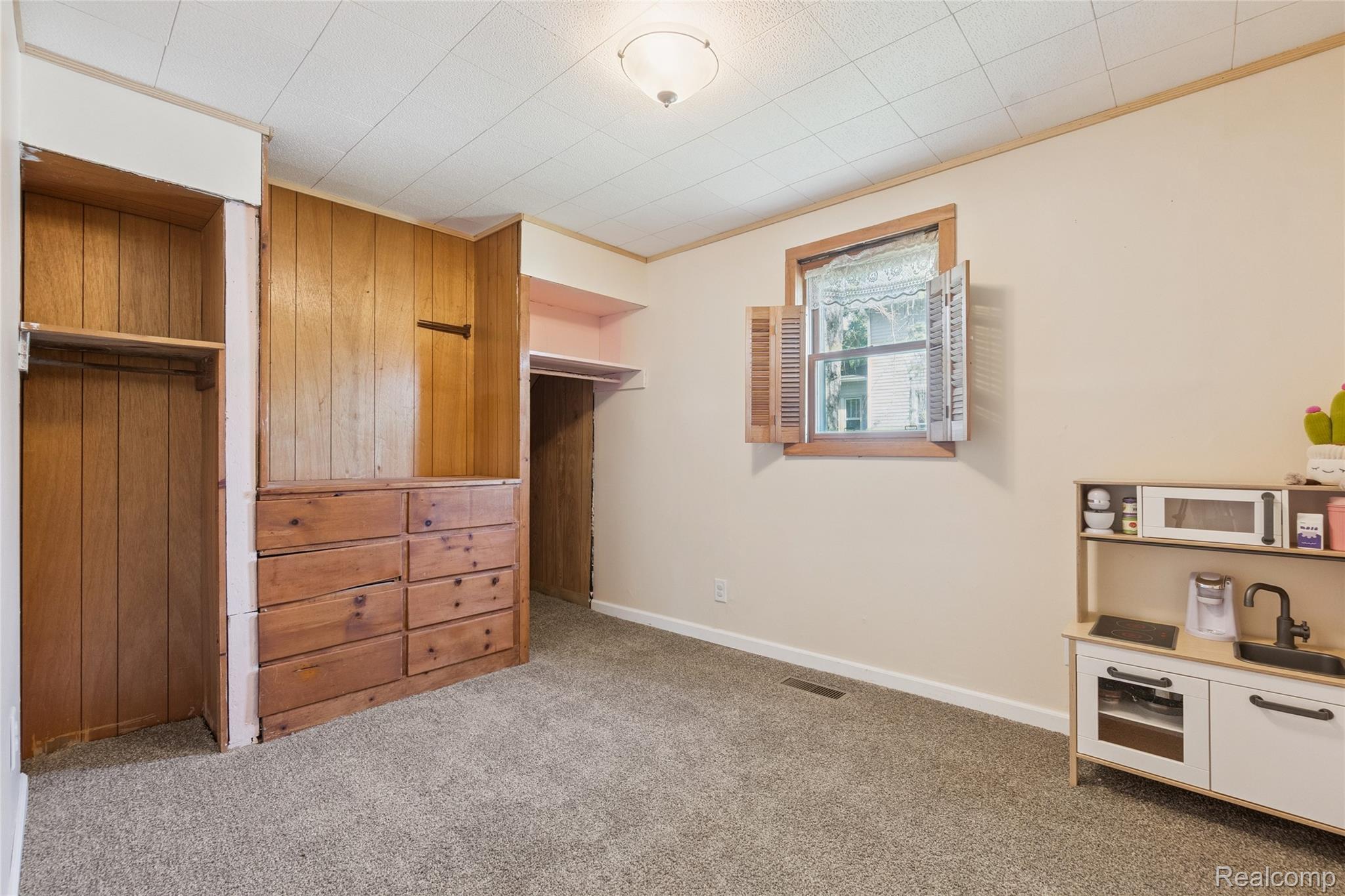 338 North Green Street Perry, MI 48872 - Photo 6 of 26 3rd bedroom/main floor