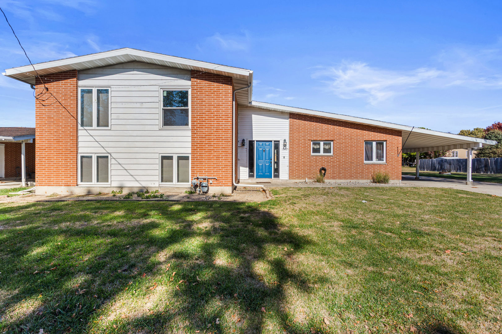 a front view of house with yard