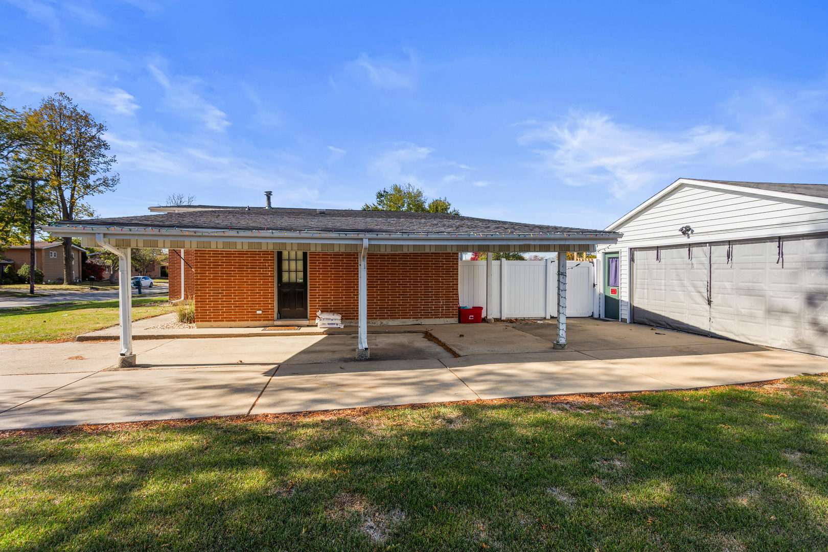 1554 South Pointe Drive Rantoul, IL 61866 - Photo 6 of 39 a view of outdoor space yard and front view of a house