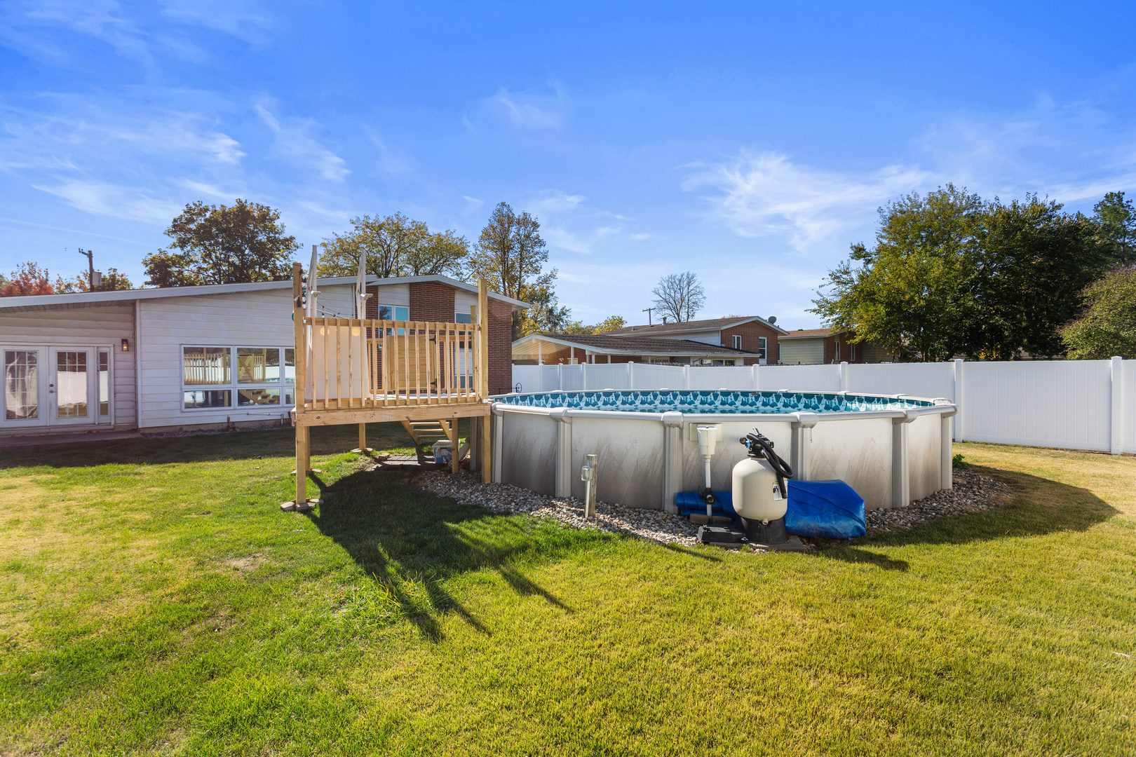 1554 South Pointe Drive Rantoul, IL 61866 - Photo 8 of 39 a swimming pool with outdoor view