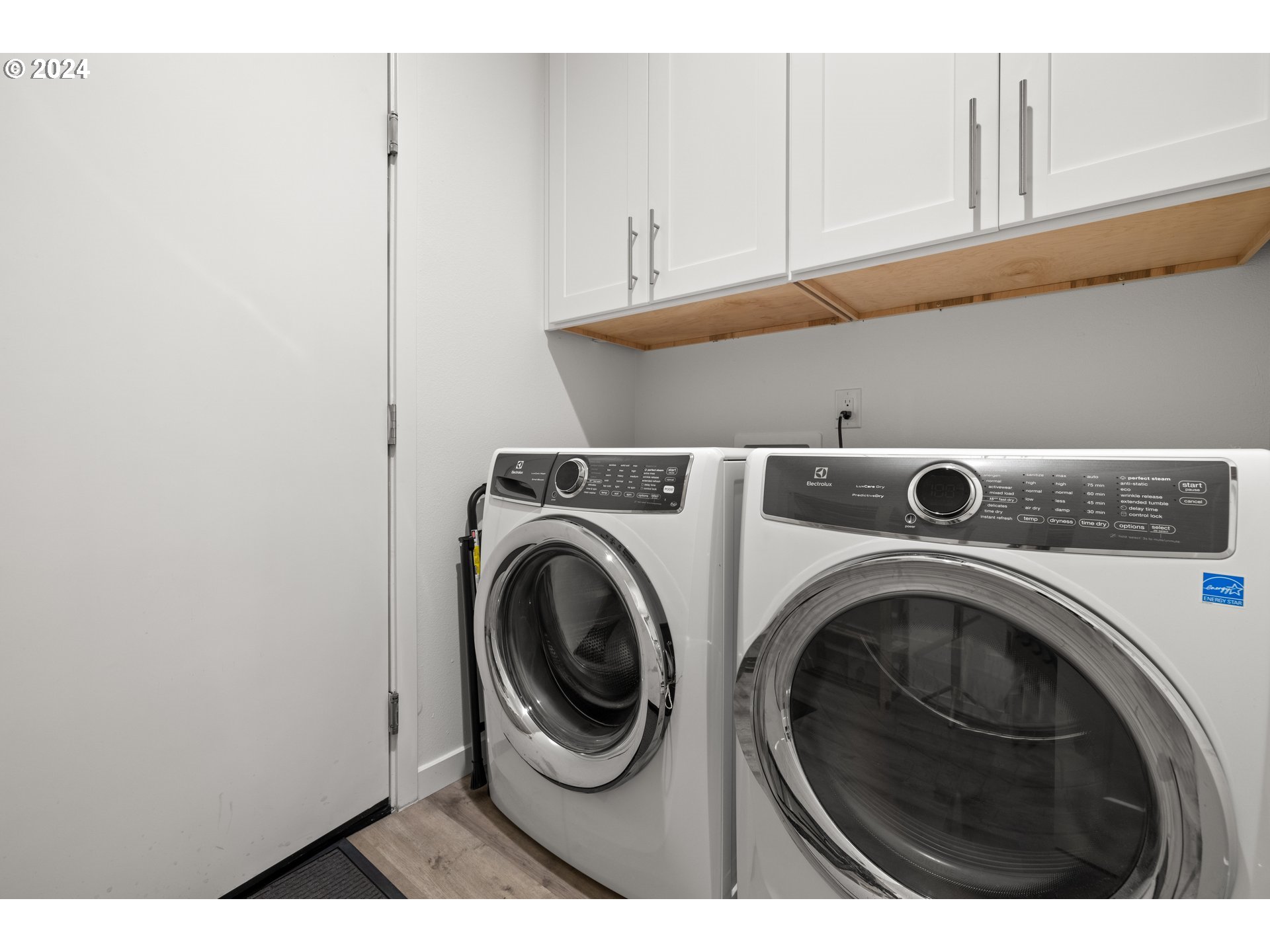 23300 Northwest Bravo Road Buxton, OR 97109 - Photo 18 of 47 a view of washer and dryer