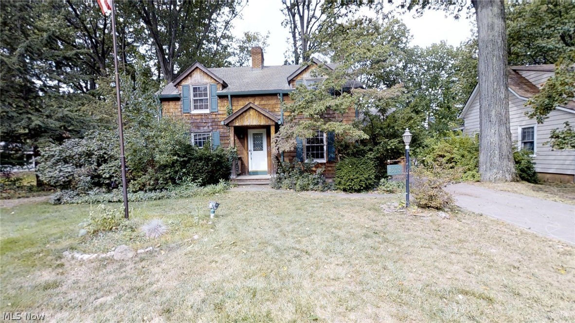 Welcome to 1570 Crest Rd. Cedar Shake Shingles and a 50 year Rubber Roof