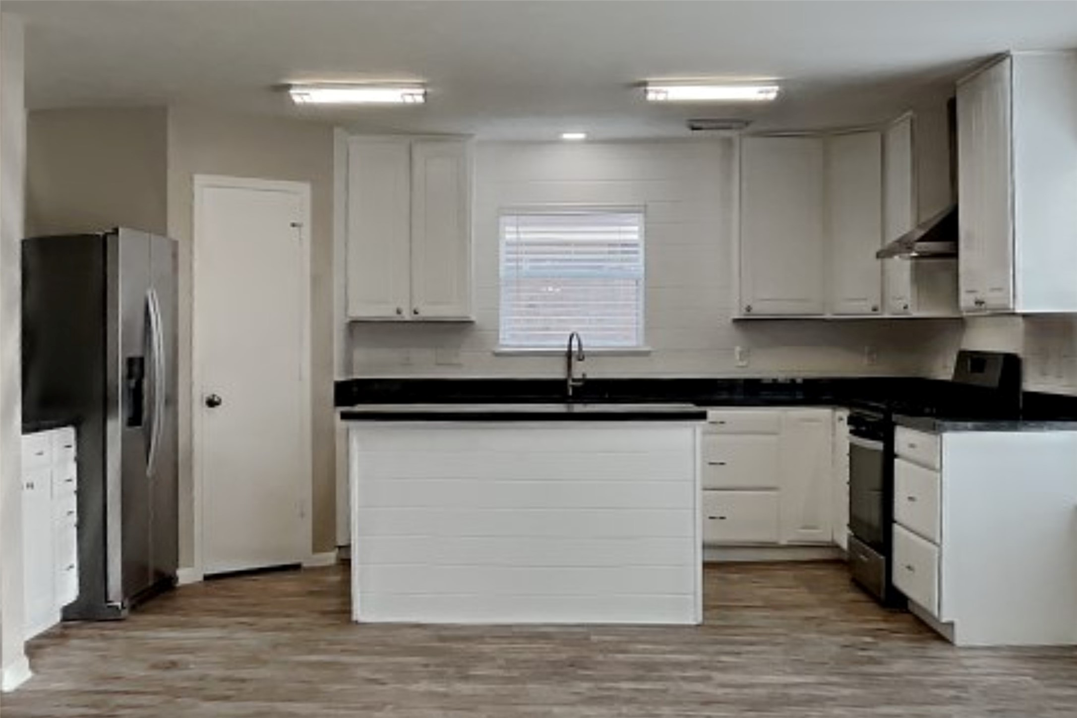 2506 Buckminster Drive Spring, TX 77386 - Photo 6 of 22 a kitchen with granite countertop a sink and a stove