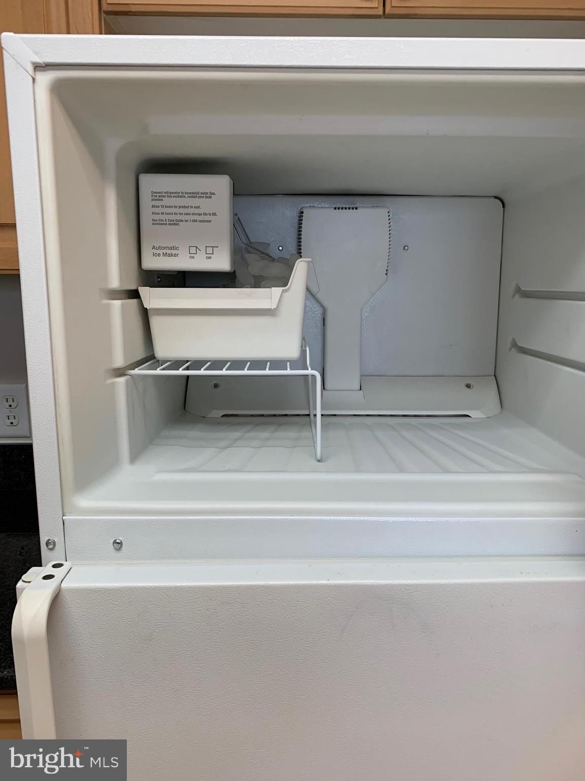 2726 Gallows Road, Unit 1502 Vienna, VA 22180 - Photo 11 of 46 Refrigerator with icemaker