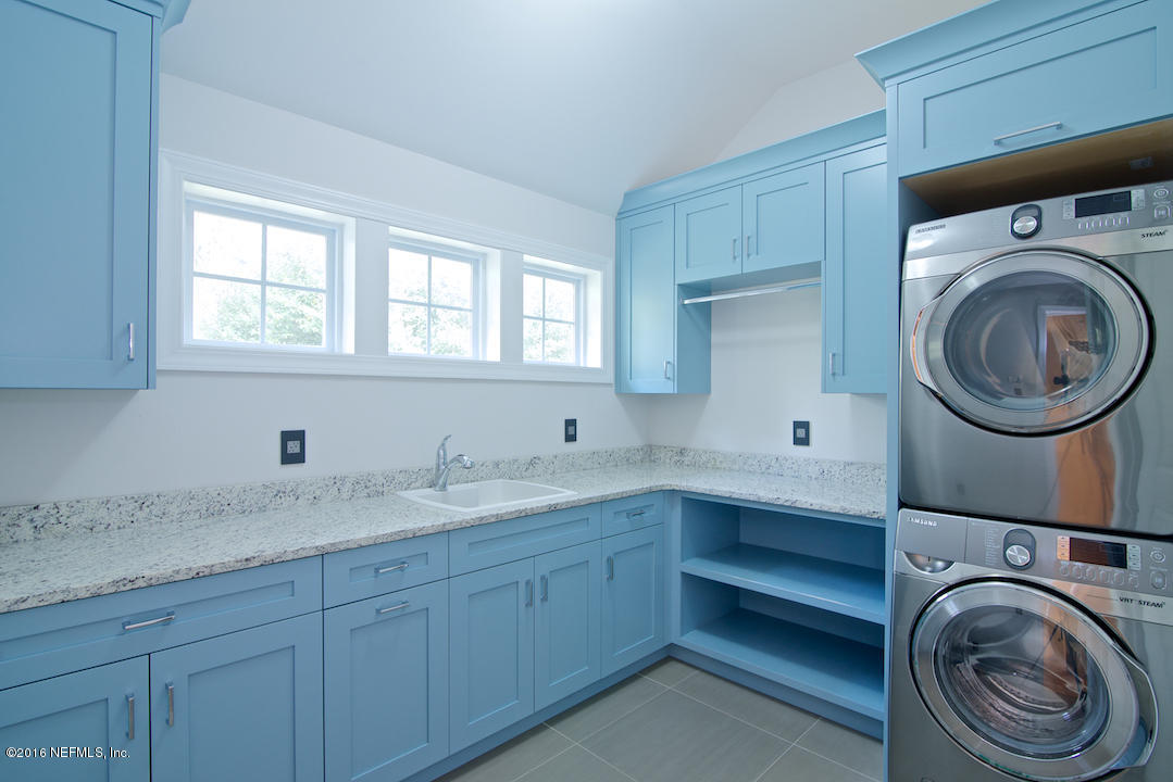 1811 Kings Road Jacksonville Beach, FL 32250 - Photo 7 of 26 Laundry Room
