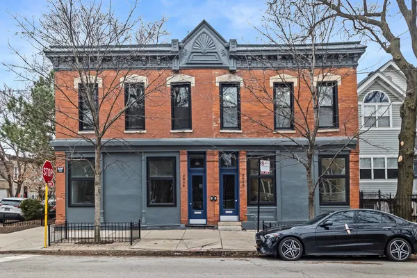 $2,400 | 2030 North Oakley Avenue, Unit 2F, Chicago, IL 60647