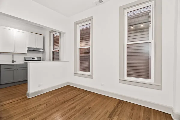 $2,400 | 2030 North Oakley Avenue, Unit 2F, Chicago, IL 60647