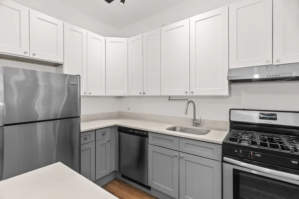 $2,400 | 2030 North Oakley Avenue, Unit 2F, Chicago, IL 60647