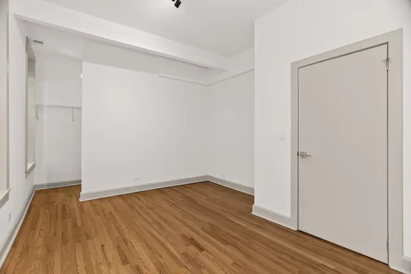 $2,400 | 2030 North Oakley Avenue, Unit 2F, Chicago, IL 60647