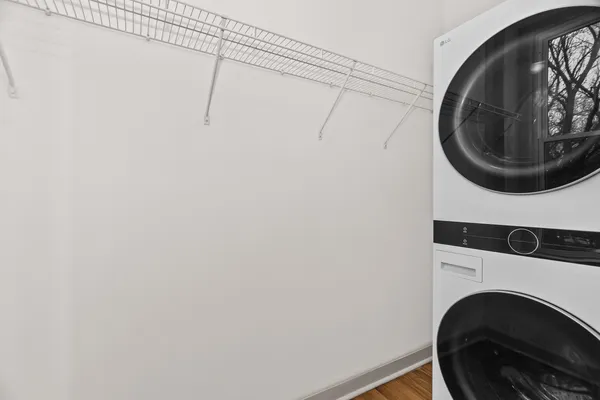 $2,400 | 2030 North Oakley Avenue, Unit 2F, Chicago, IL 60647