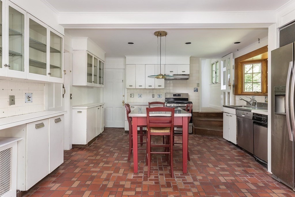 42 Annawan Road Newton, MA 02468 - Photo 7 of 28