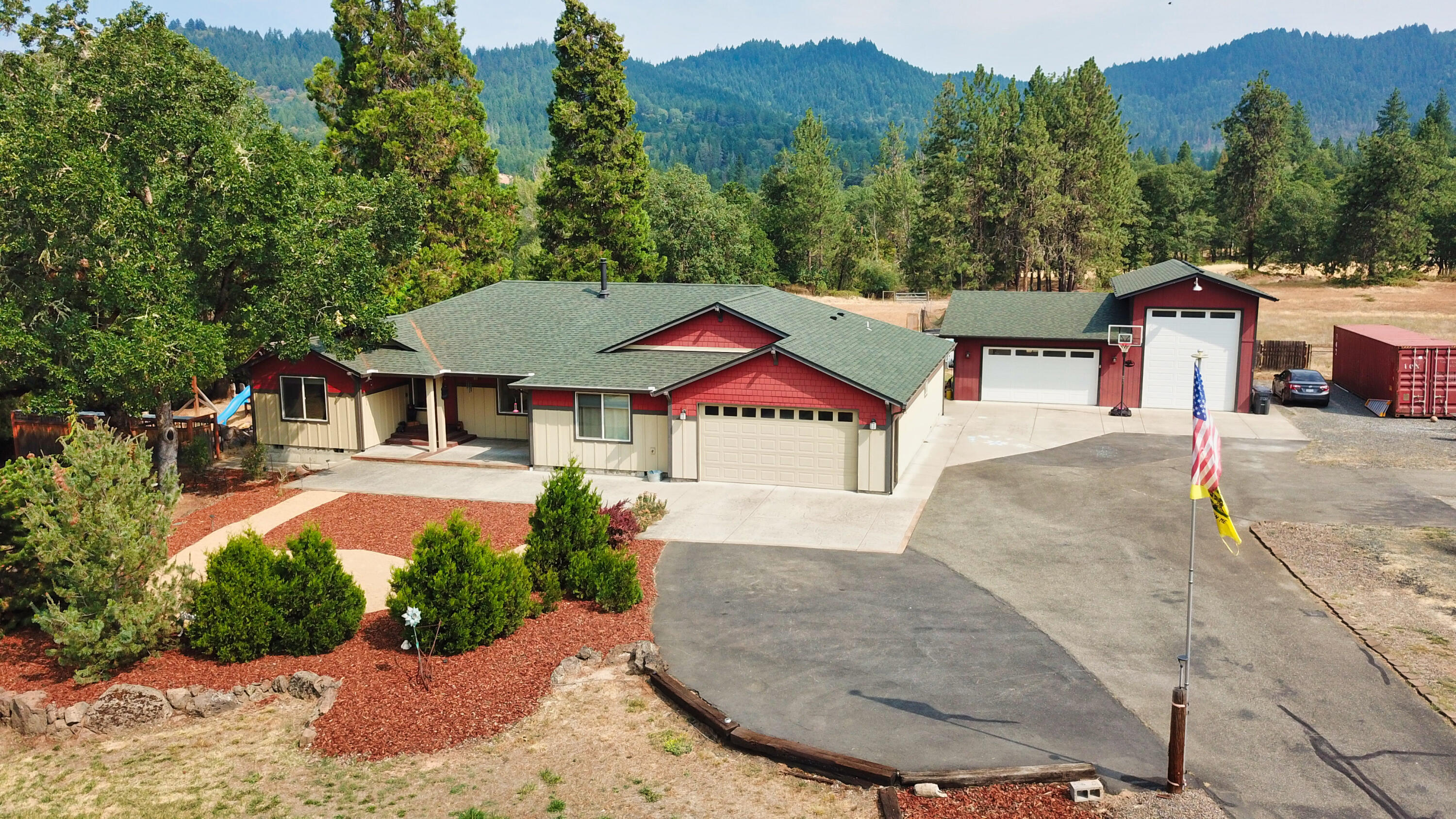 5450 Hugo Road Grants Pass, OR 97526 - Photo 1 of 61 Front