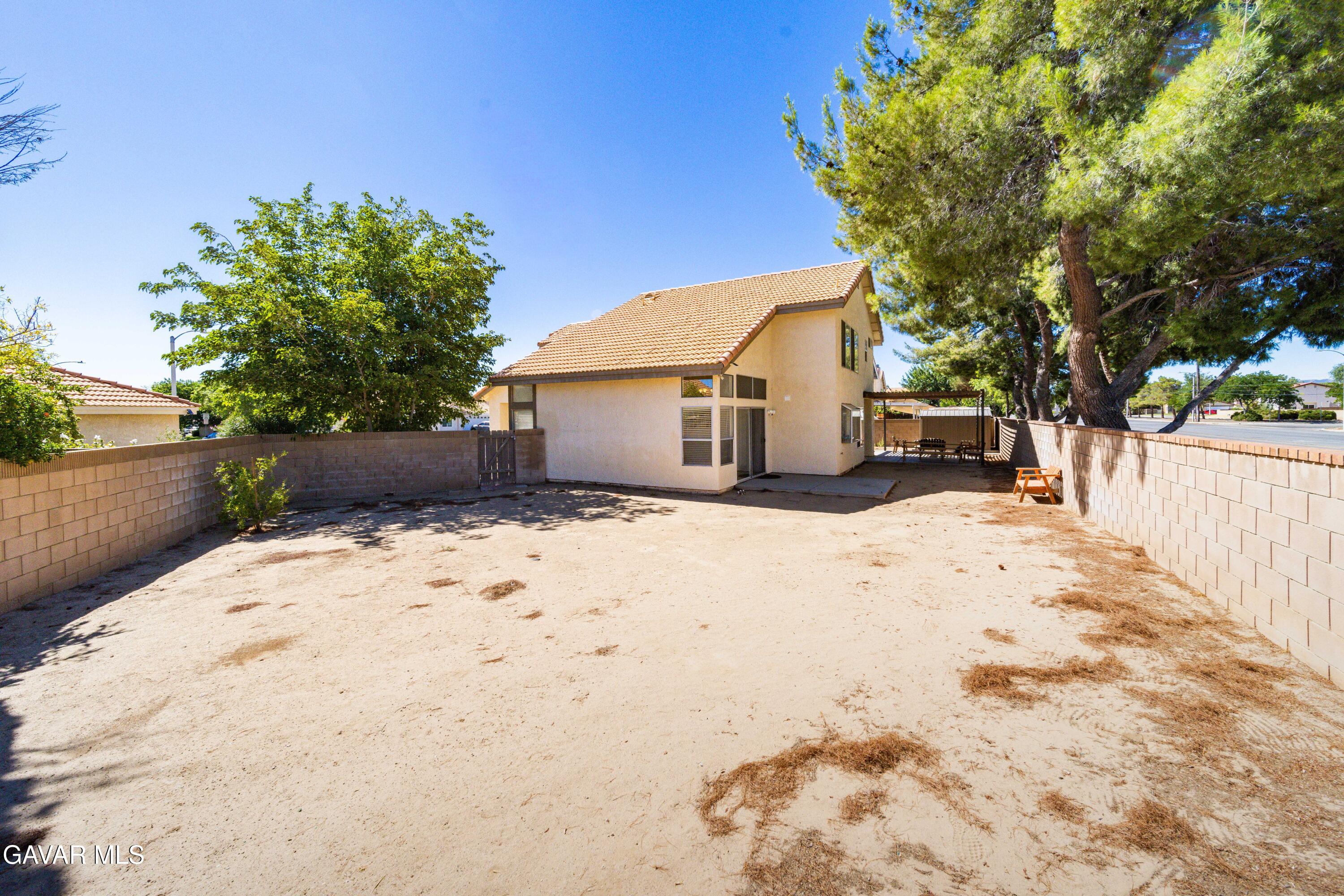 43753 Rialto Drive Lancaster, CA 93535 - Photo 33 of 38 43753 Rialto Dr Lancaster-33