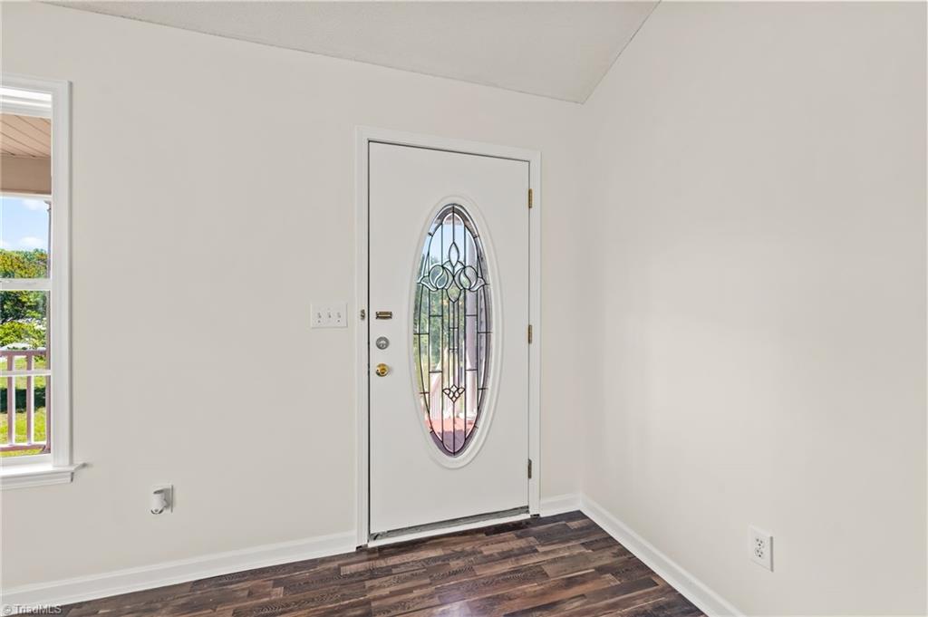 808 Arnold Road Lexington, NC 27295 - Photo 5 of 49