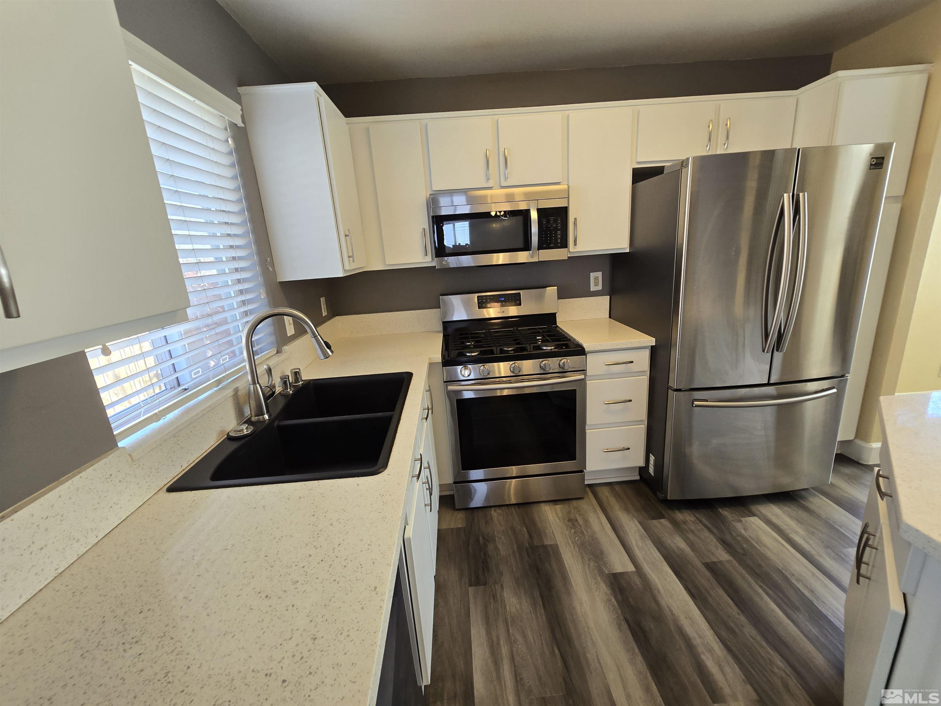 495 Len Circle Reno, NV 89511 - Photo 5 of 39 Photo 6