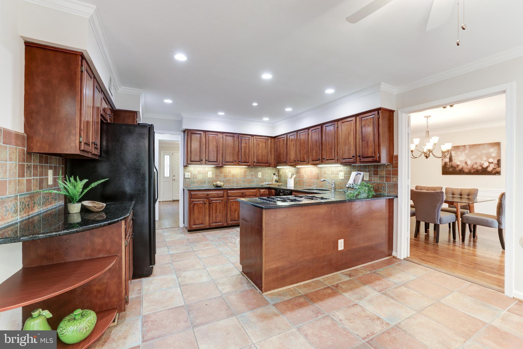 1348 Hunter Mill Road Vienna, VA 22182 - Photo 8 of 71