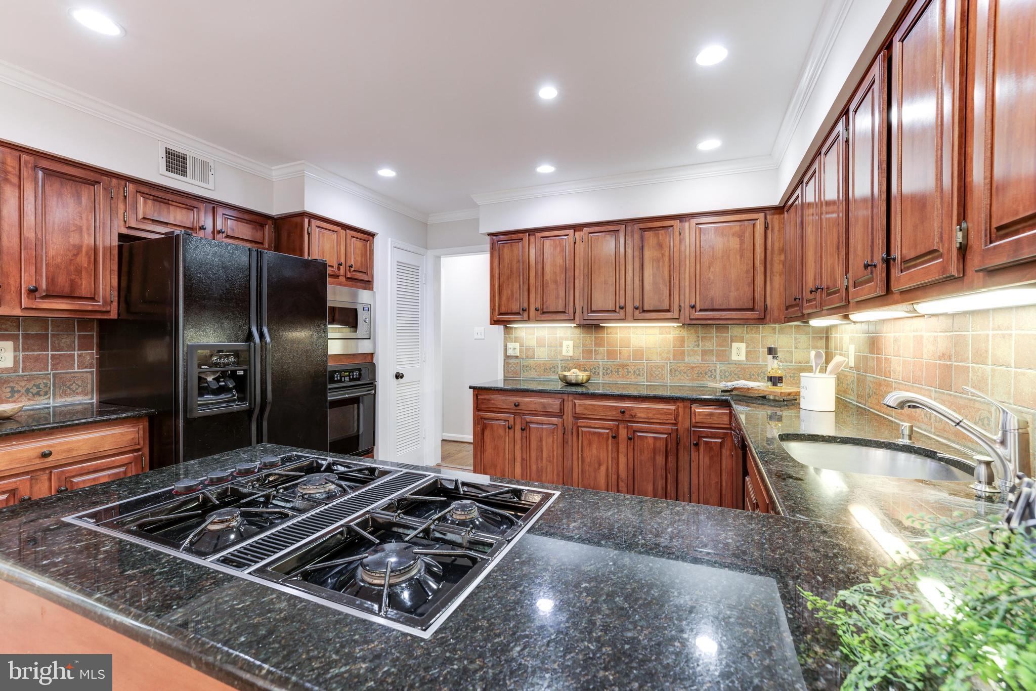 1348 Hunter Mill Road Vienna, VA 22182 - Photo 9 of 71