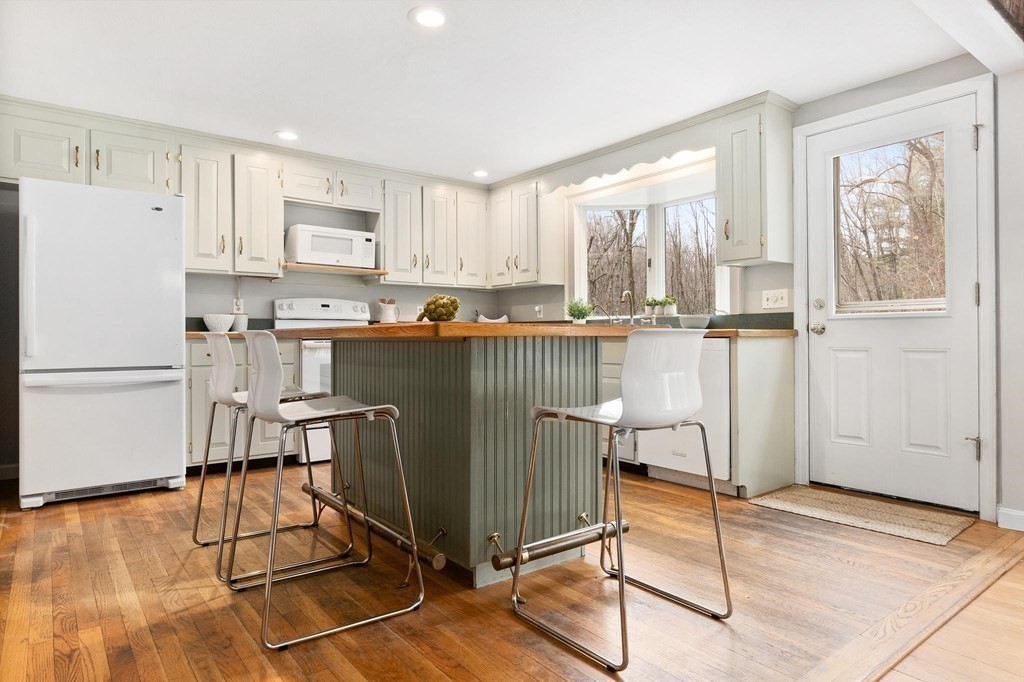 32 Newbury Road Ipswich, MA 01938 - Photo 11 of 38 Gallery Image 11