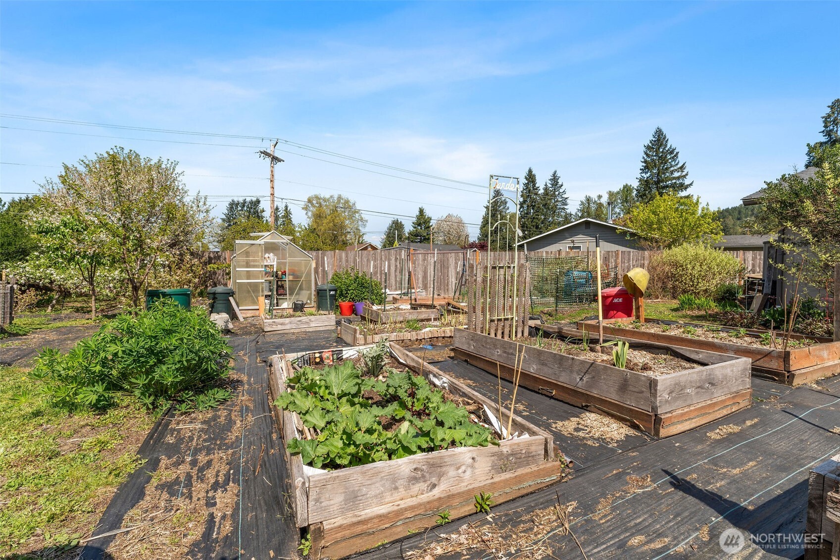 4405 Royal Court Carnation, WA 98014 - Photo 28 of 34 a view of a entertaining space