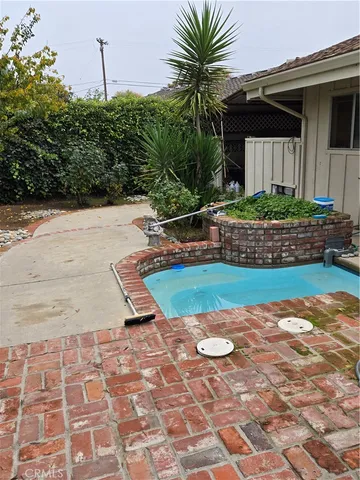 $690,000 | 5867 East Club View Drive, Fresno, CA 93727