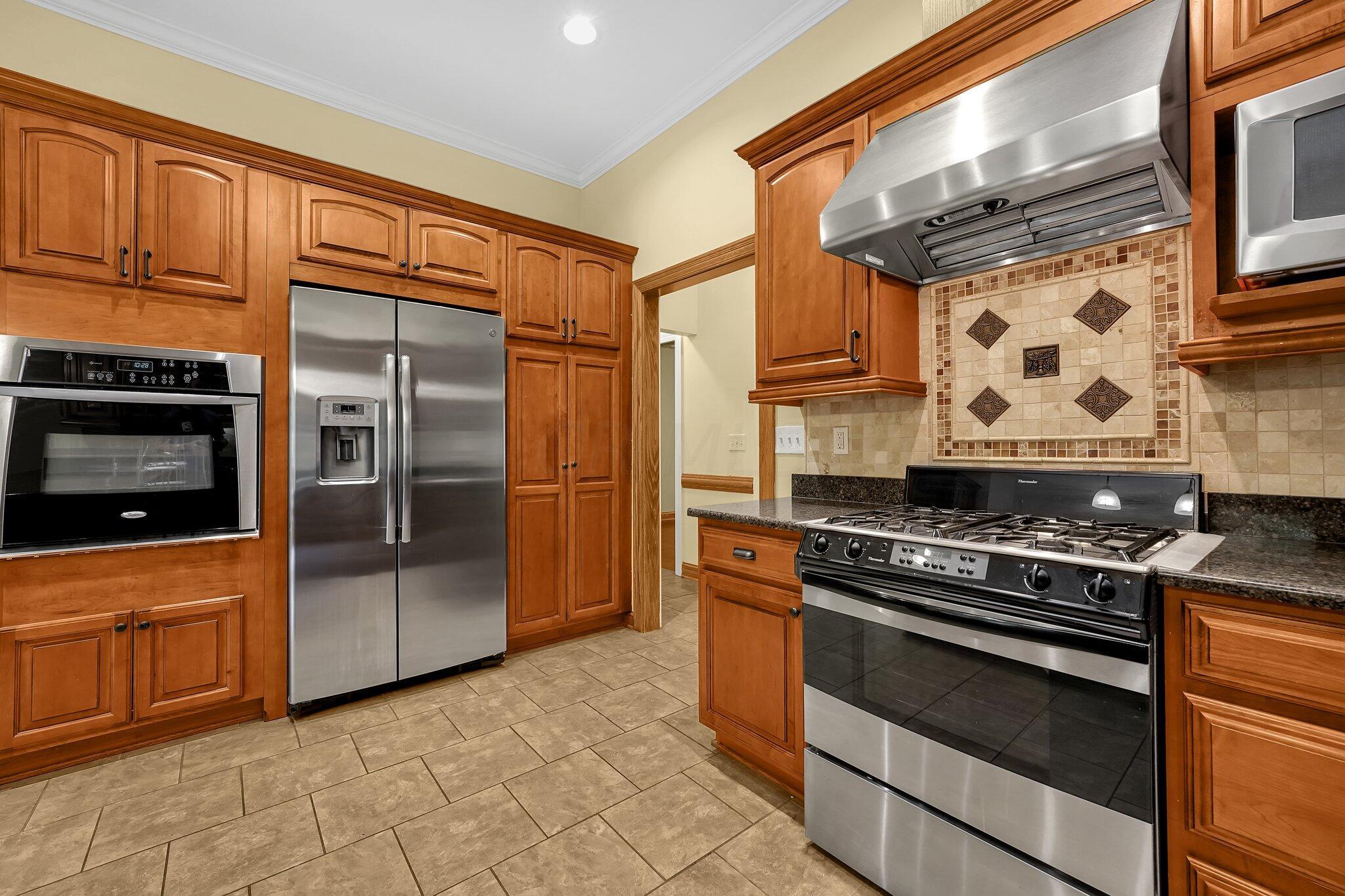 8853 National Road Southwest Etna, OH 43062 - Photo 14 of 43 STAINLESS STEEL APPLIANCES