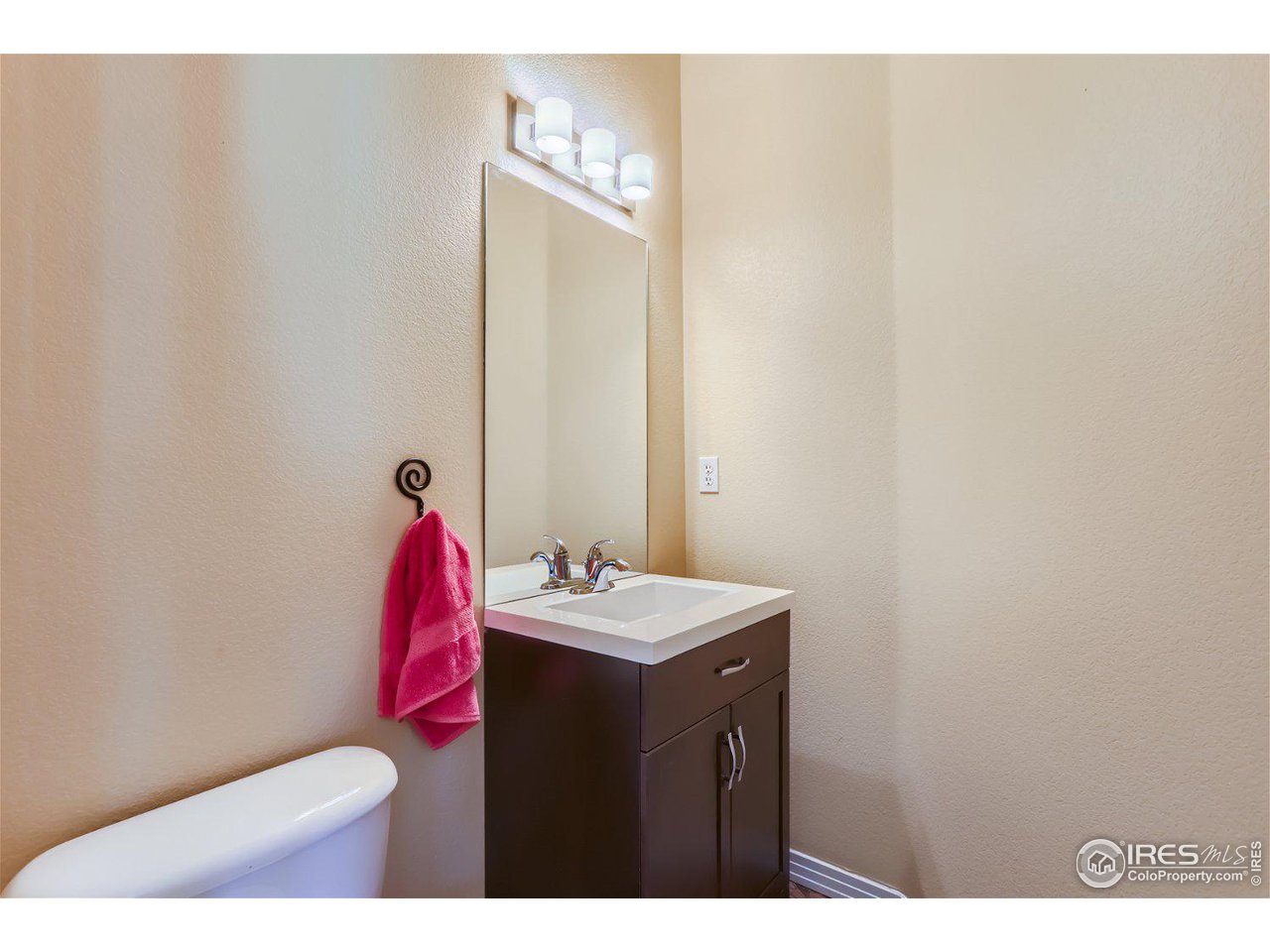 4159 Da Vinci Drive Longmont, CO 80503 - Photo 15 of 32 a bathroom with a sink vanity mirror and toilet
