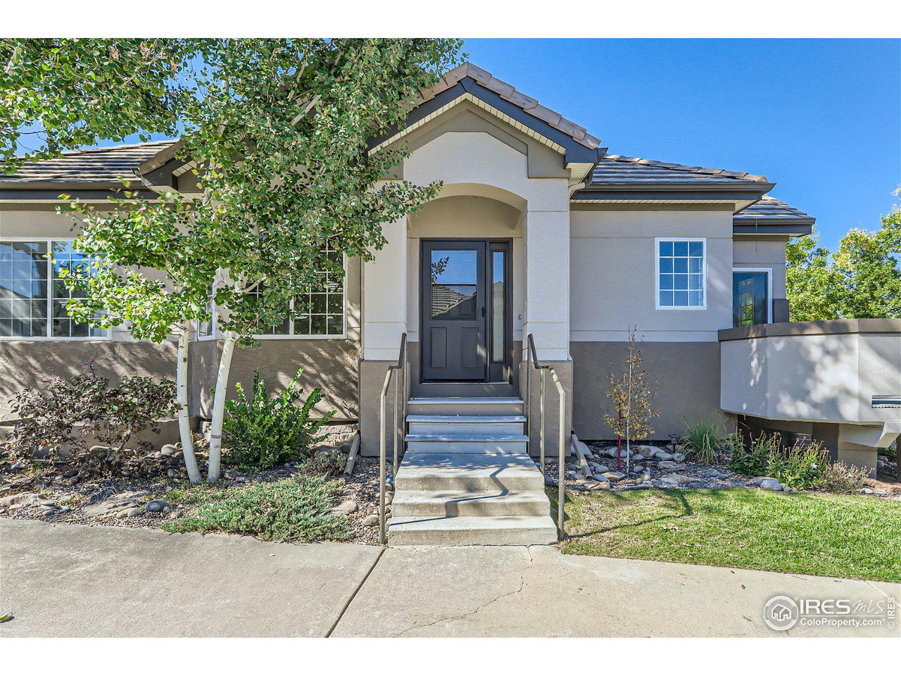 4159 Da Vinci Drive Longmont, CO 80503 - Photo 4 of 32 a front view of a house with garden