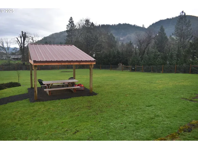 $85,000 | 135 Crest Drive, Myrtle Creek, OR 97457
