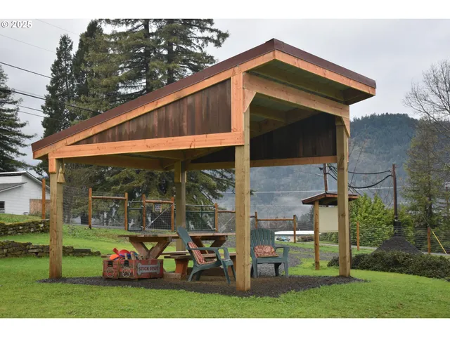 $85,000 | 135 Crest Drive, Myrtle Creek, OR 97457