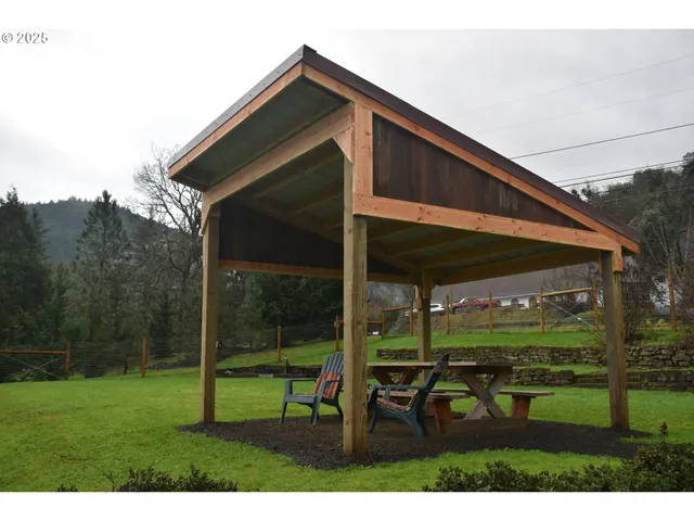 $85,000 | 135 Crest Drive, Myrtle Creek, OR 97457