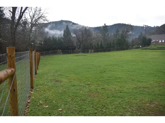 $85,000 | 135 Crest Drive, Myrtle Creek, OR 97457