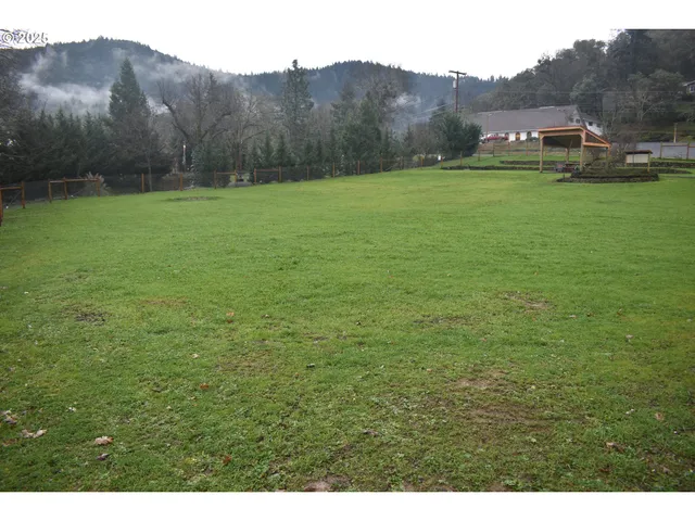 $85,000 | 135 Crest Drive, Myrtle Creek, OR 97457