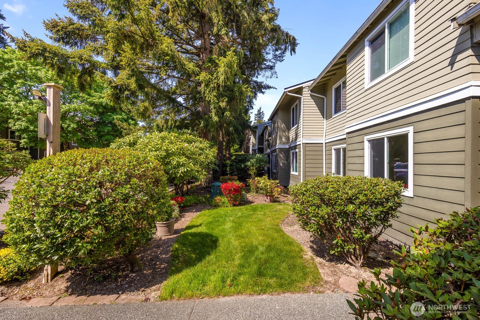 820 Cady Road, Unit F105 Everett, WA 98203 - Photo 2 of 26 Gallery Image 2