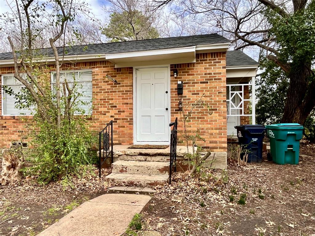 1018 Denton Street Denton, TX 76201 - Photo 1 of 1 a view of a chairs and table in the back yard of the house