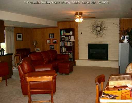 125 McGovran Road Charleston, WV 25314 - Photo 7 of 8 Den/Family/Great Room.