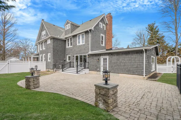 $1,275,000 | 61 Ocean Avenue, Islip, NY 11751