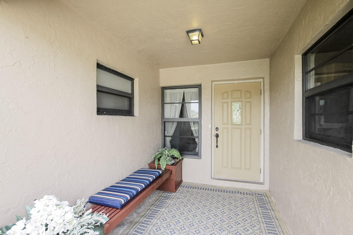 23166 Southwest 58th Avenue Boca Raton, FL 33428 - Photo 4 of 32 0047