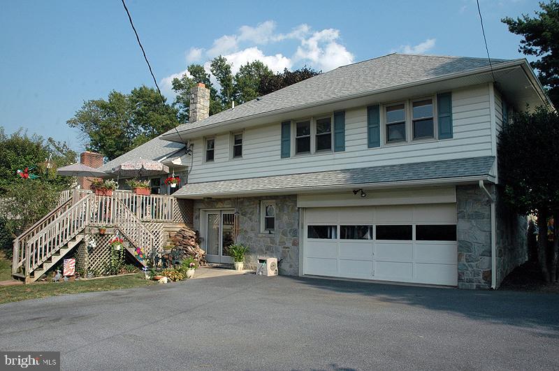 407 Ruth Ridge Drive Lancaster, PA 17601 - Photo 2 of 15 Gallery Image 2