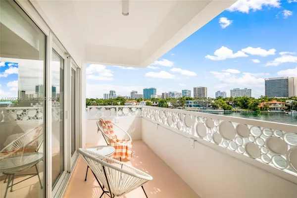 $5,950 | 9881 East Bay Harbor Drive, Unit 205, Bay Harbor Islands, FL 33154