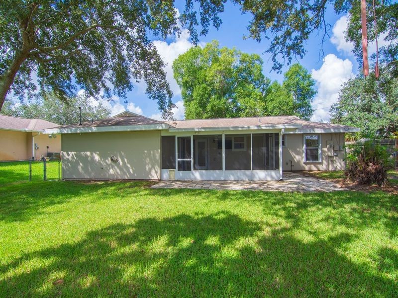 407 Easy Street Sebastian, FL 32958 - Photo 3 of 30 Gallery Image 3