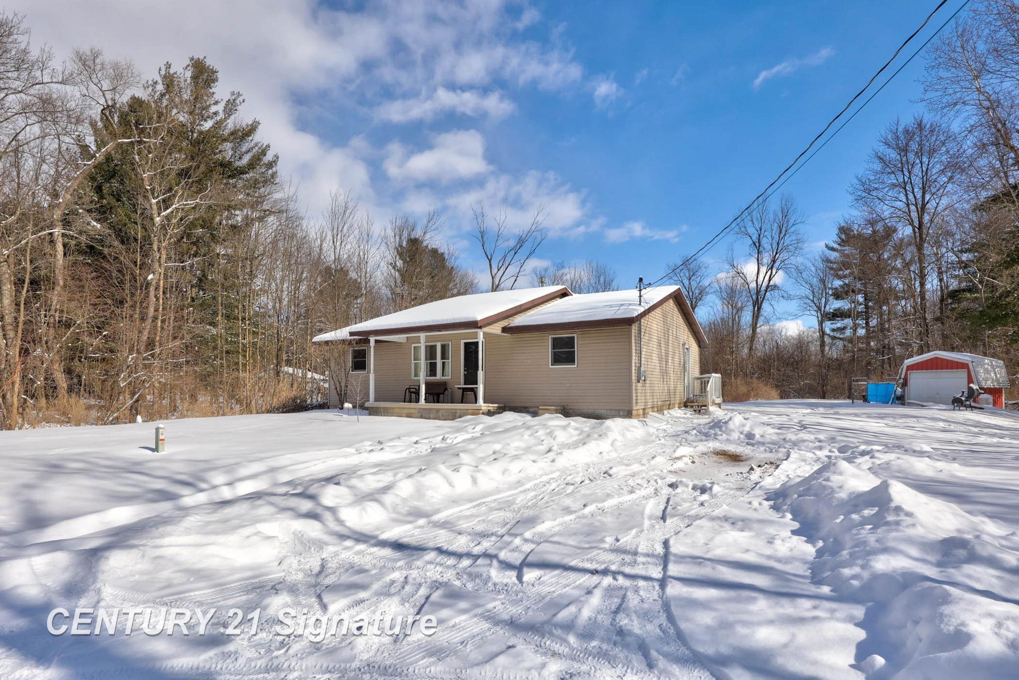 4909 Caine Road Vassar, MI 48768 - Photo 3 of 29 50166944-605ab232-291a-4d60-9a2d-ded650721d51.JPG