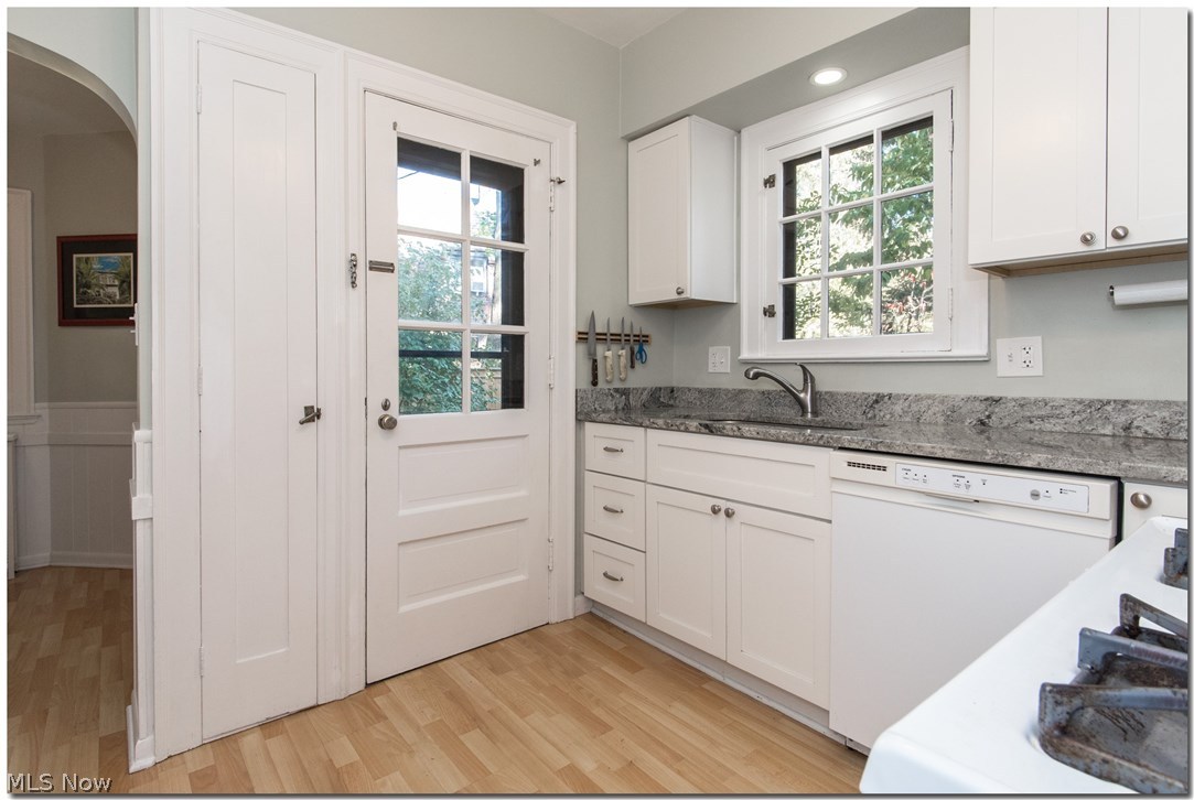 3366 Dorchester Road Cleveland, OH 44120 - Photo 10 of 30